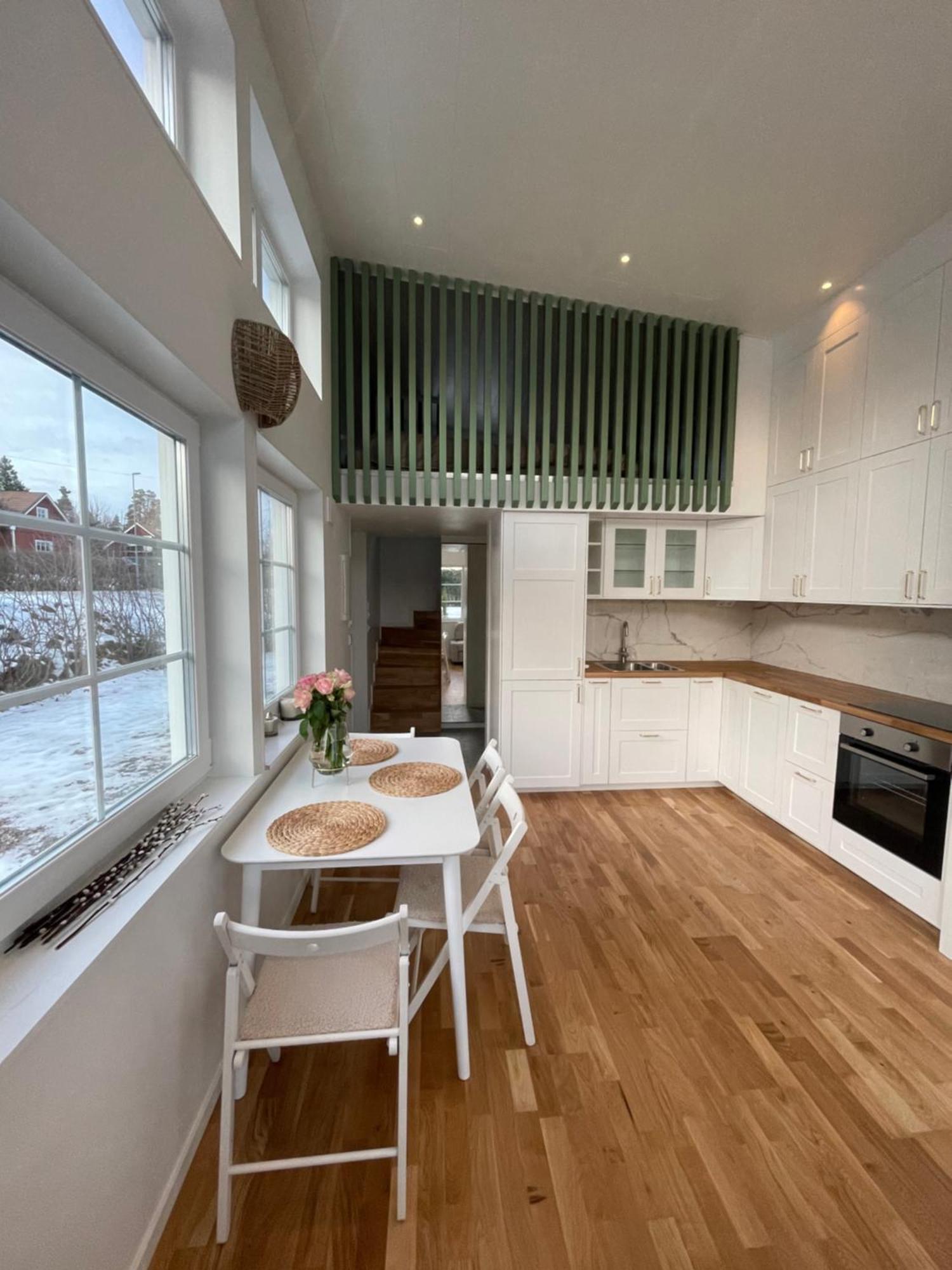 Ett Nytt Fraesch Hus Utanfoer Stockholm Naera Arlanda Villa Rosersberg Eksteriør billede